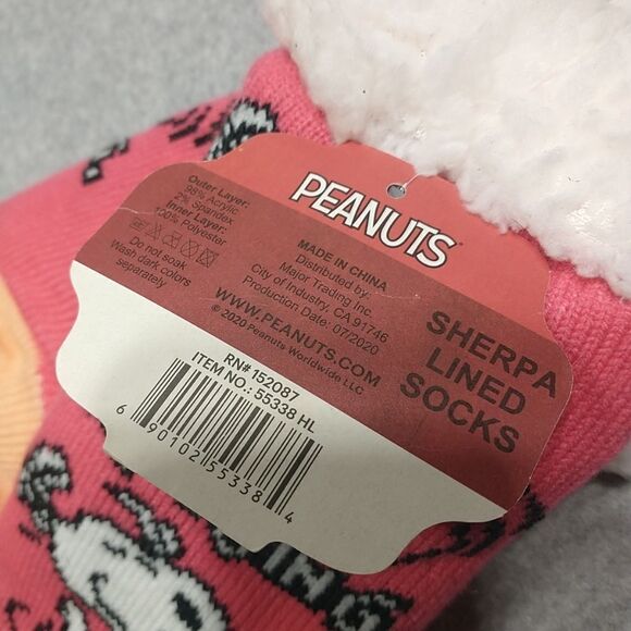 Peanuts Snoopy Get Going Snoopy Pink + Sherpa Lined Slipper Socks Sz 9-11 - Picture 2 of 7